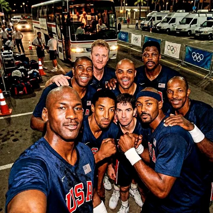 Étui Commémoratif Scellé « Dream Team » 1992 Icon Sports Barcelone - 216 Cartes - Neuf