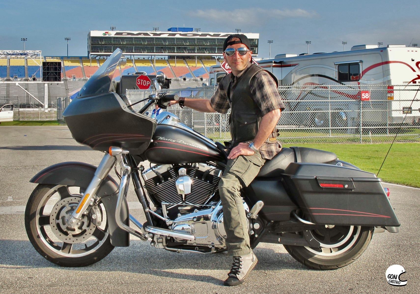 𝐆𝐎𝐍 𝐂𝐀𝐒𝐓𝐑𝐎 - Circuito de Daytona durante la Bike week 2011...