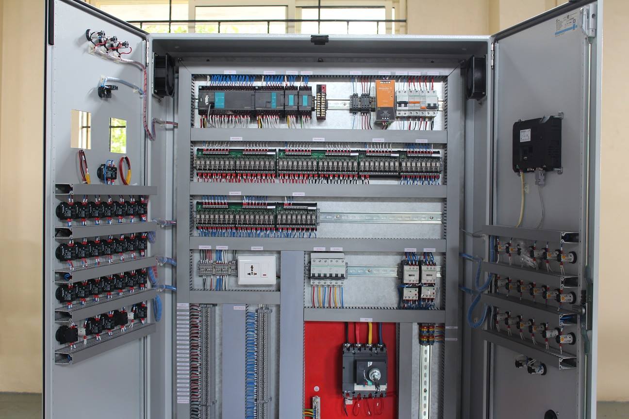 Consyst - This is how we build a PLC Control Panel at our...