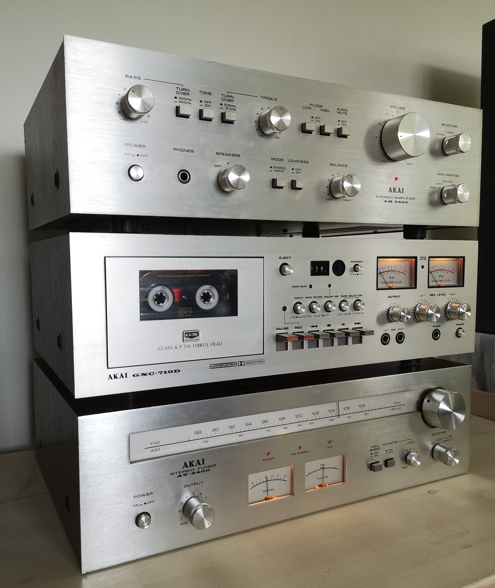 Enjoy music friends 😍 Amp - akai japan stereo amp am2400 Speaker