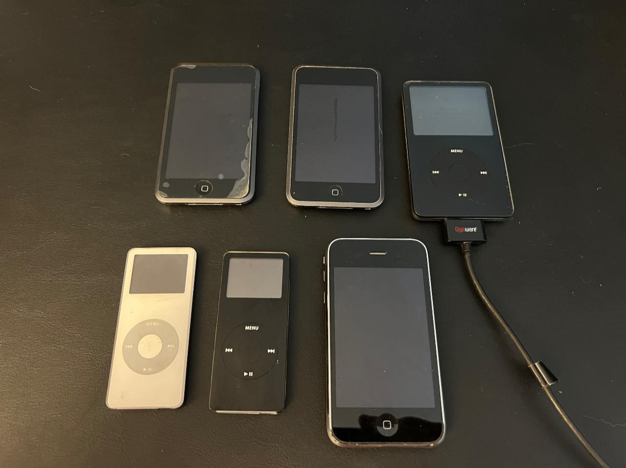 How to identify iPod Classic generations by serial number or features?