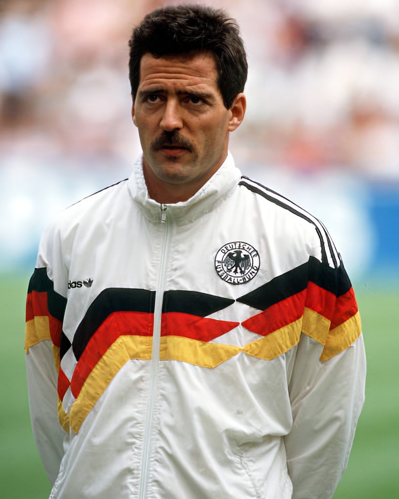 Happy birthday to 1990 FIFA World Cup winner Pierre Littbarski! 🇩🇪🏆