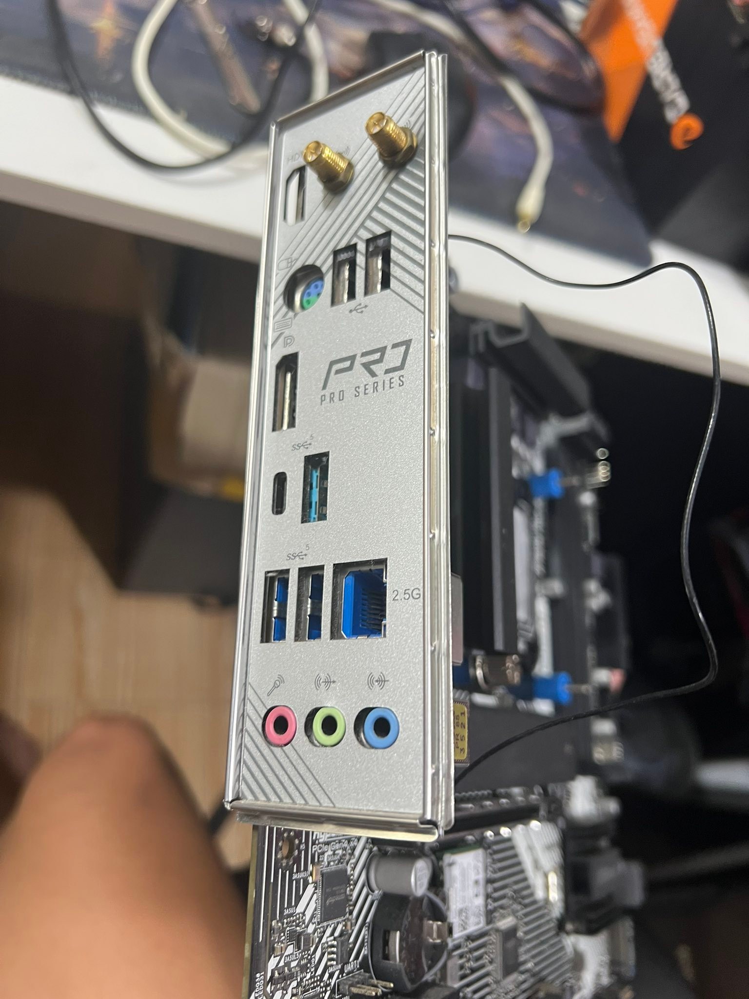 Combo Main B760 asrock Pro A/D4 Wifi Bh 12/2027 Cpu i5 12400F 10 
