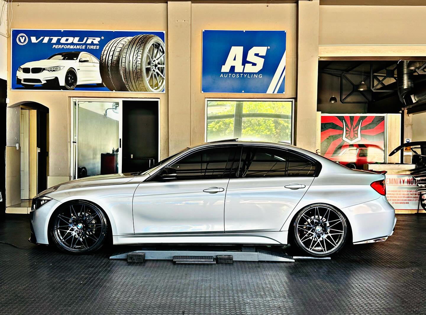 Autostyling - 20” MCOMPS BLACK TITANIUM FINISH 💪💪💪 Only R13995 https ...