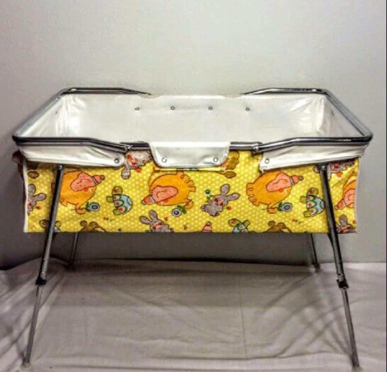 1970s Baby Car Bed 💛🧡 - Part-Time Pickers