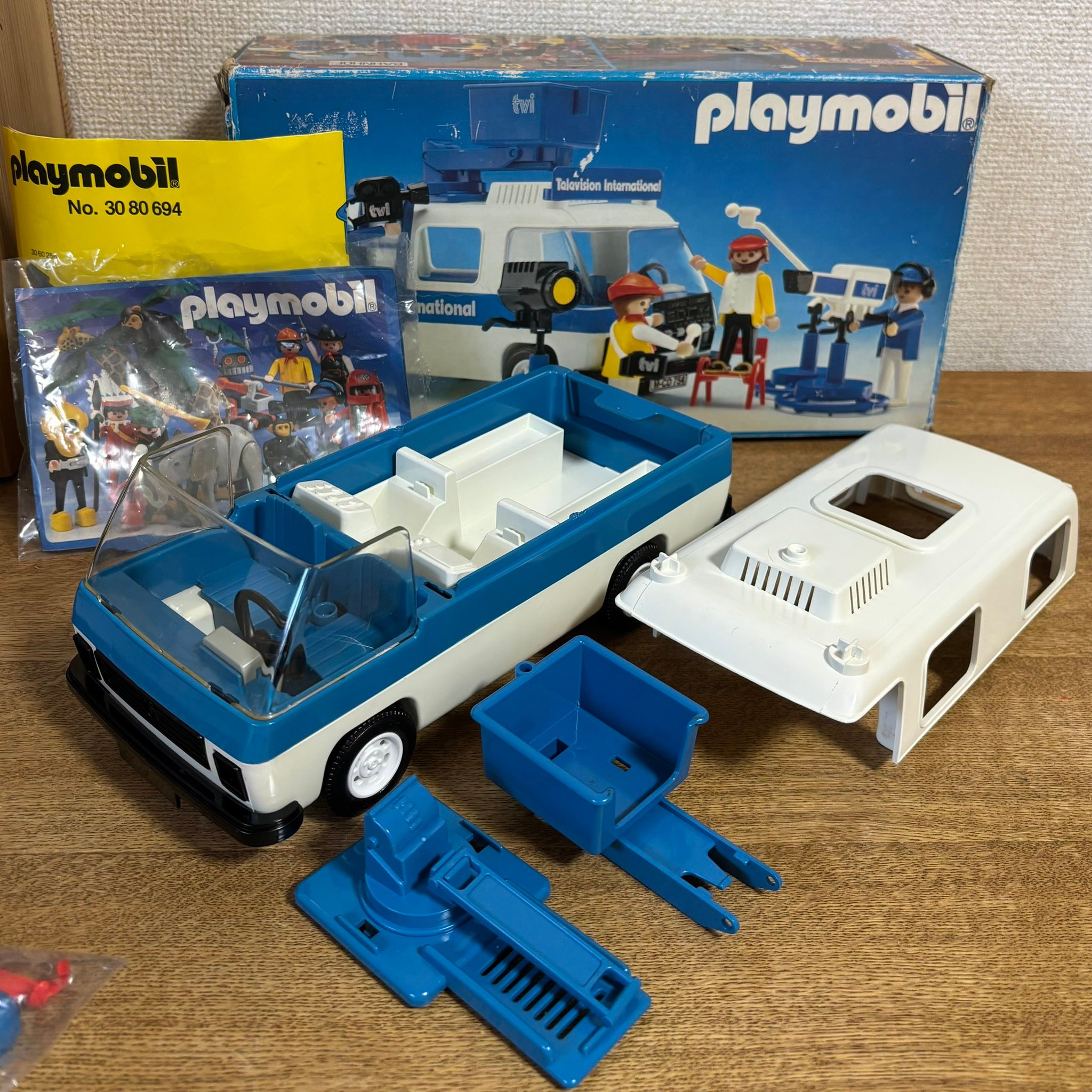 Playmobil 3468-esp - Television International van 1984 The set