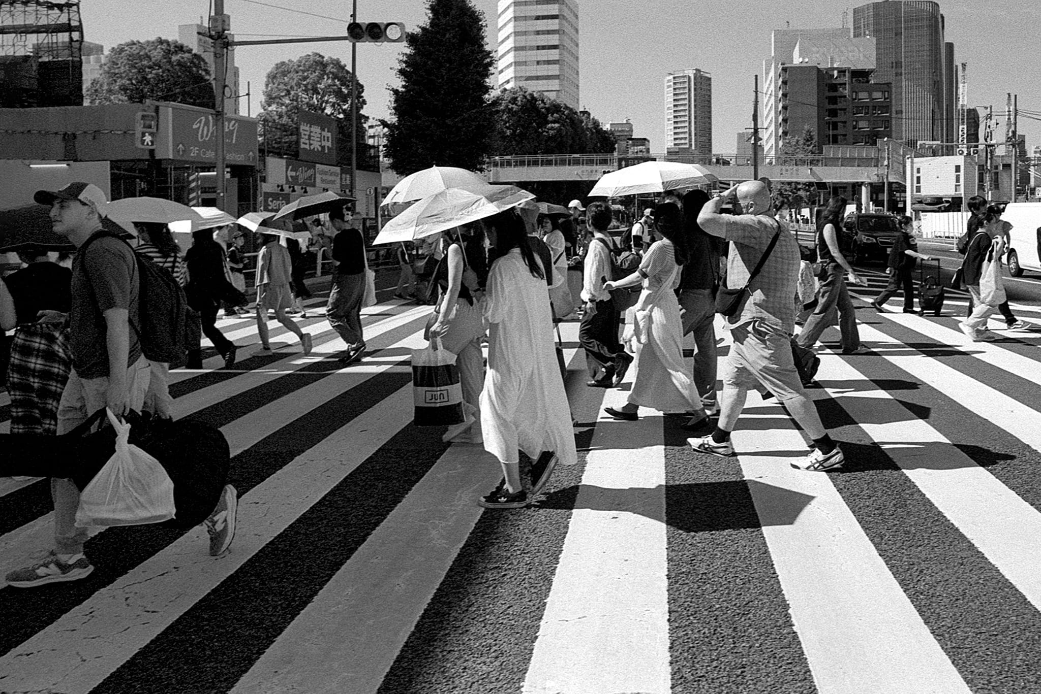 Olympus OM2-N with Zuiko 28mm f/2.8 and HP5 400 film