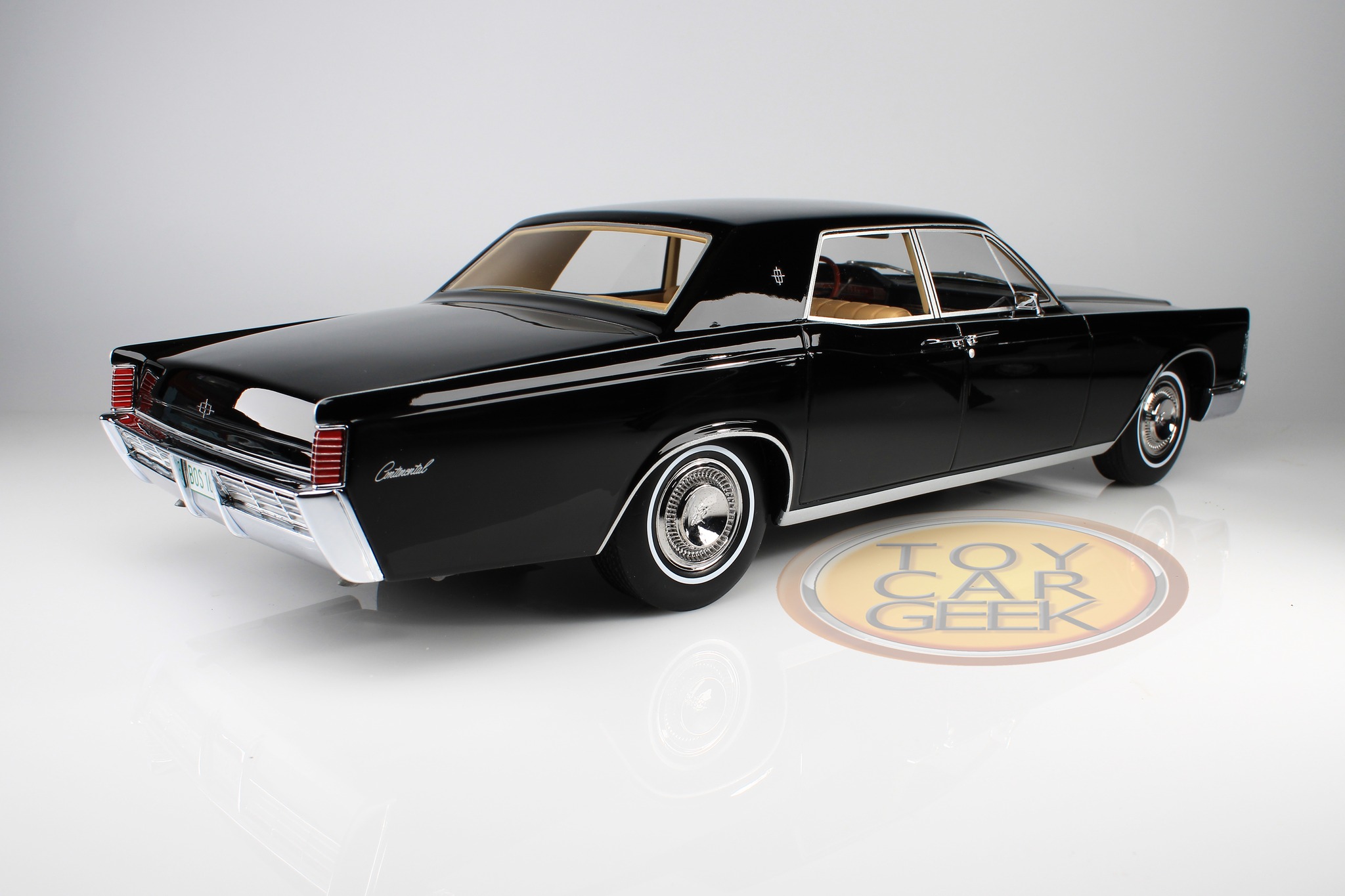 102-024 BOS 1/18 リンカーン Continental ブラック 1968 Lincoln Continental sedan 1:18 scale model by Bos