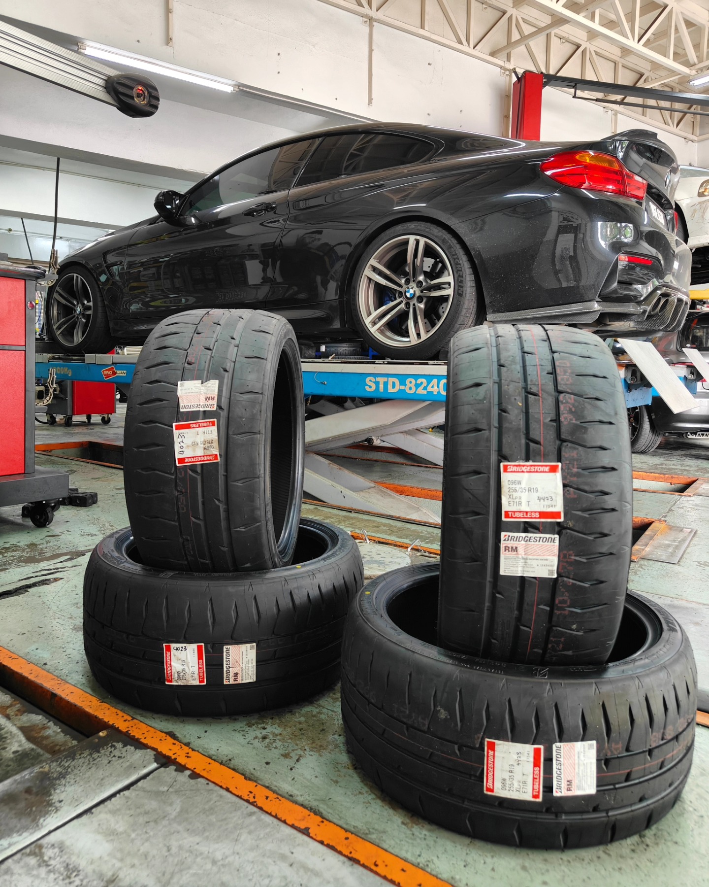 255/35/19 & 275/35/19 Bridgestone Potenza RE71RS Extreme UHP tires 