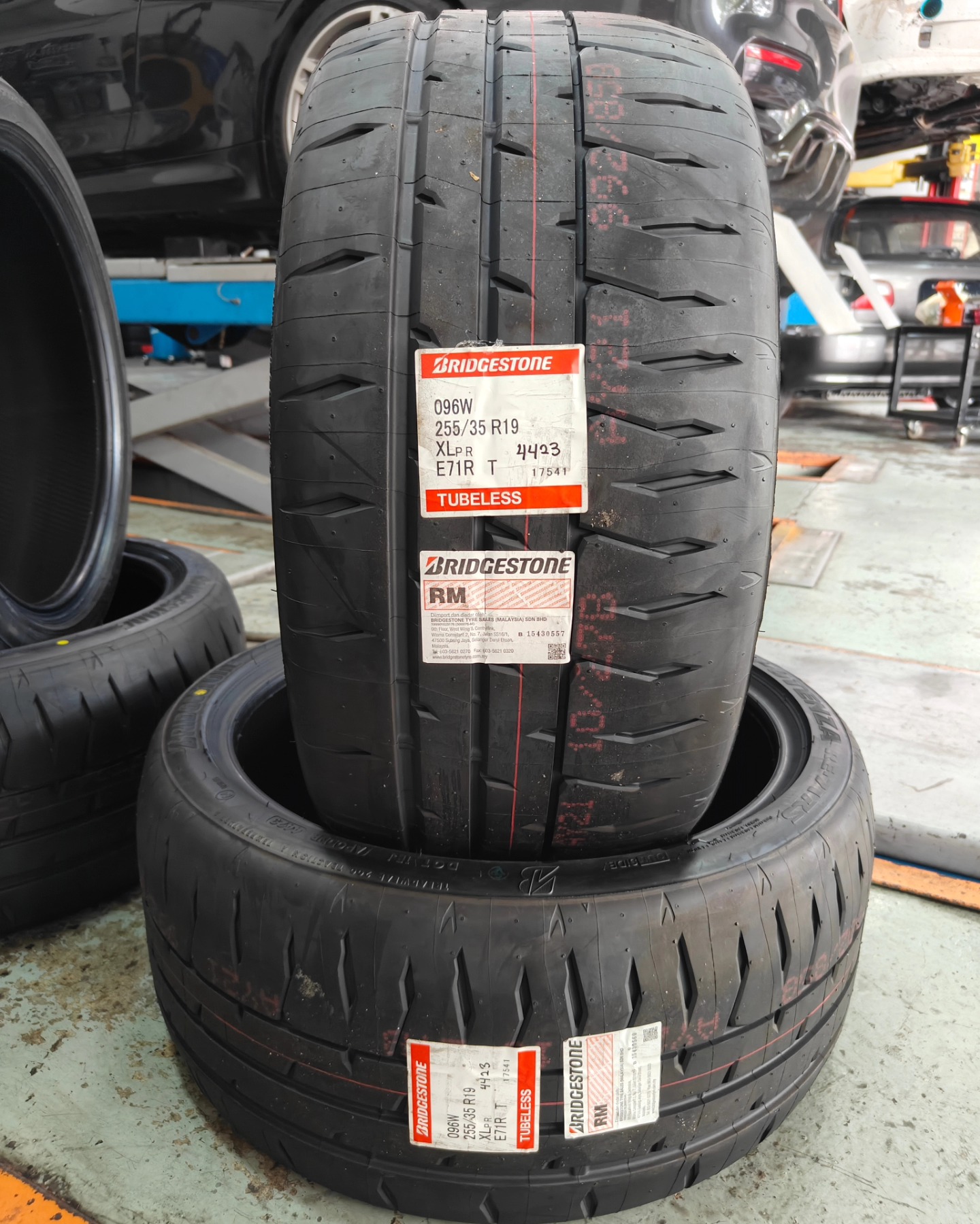 255/35/19 & 275/35/19 Bridgestone Potenza RE71RS Extreme UHP tires 