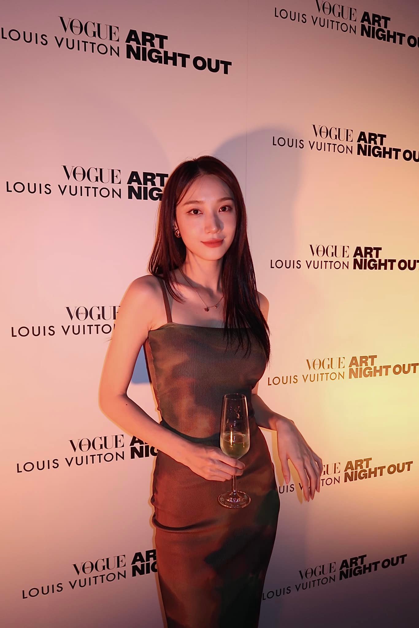 KPLUS - KPLUS X VOGUE X LOUISVUITTON🥂 루이비통 X 보그 프리즈 아트 페어... | Facebook