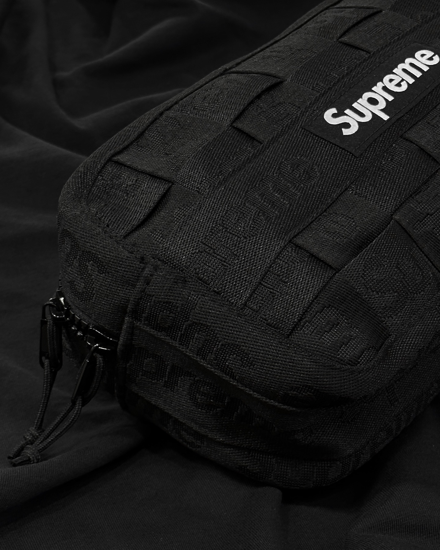 SUPREME 24SS WOVEN UTILITY BAG (3L) $999 SUPREME 24SS WOVEN 