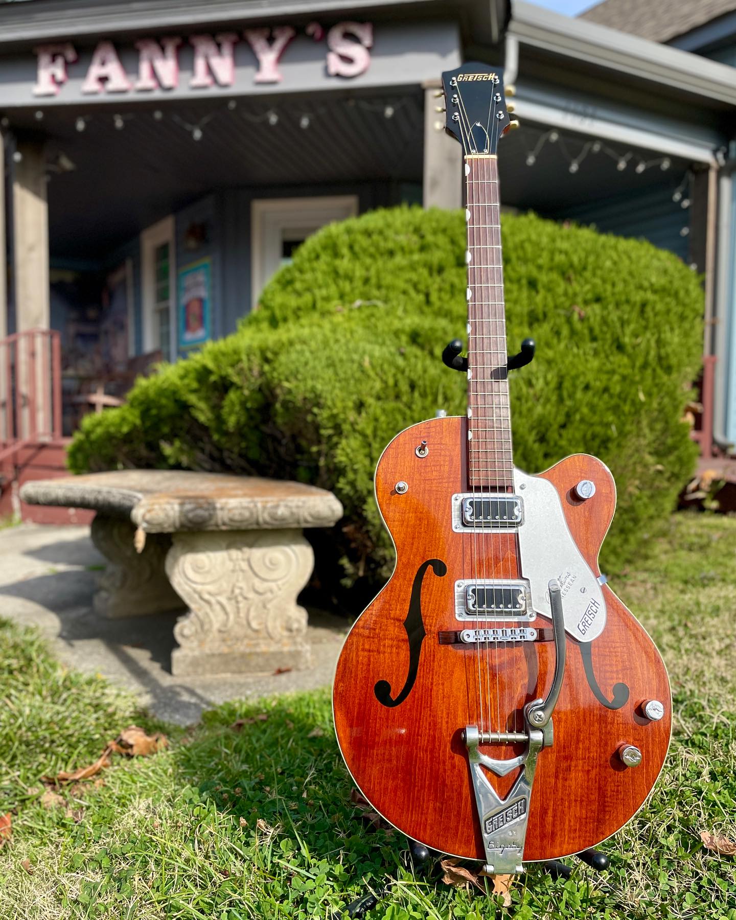2010 Gretsch Chet Atkins Tennessee Rose guitar review