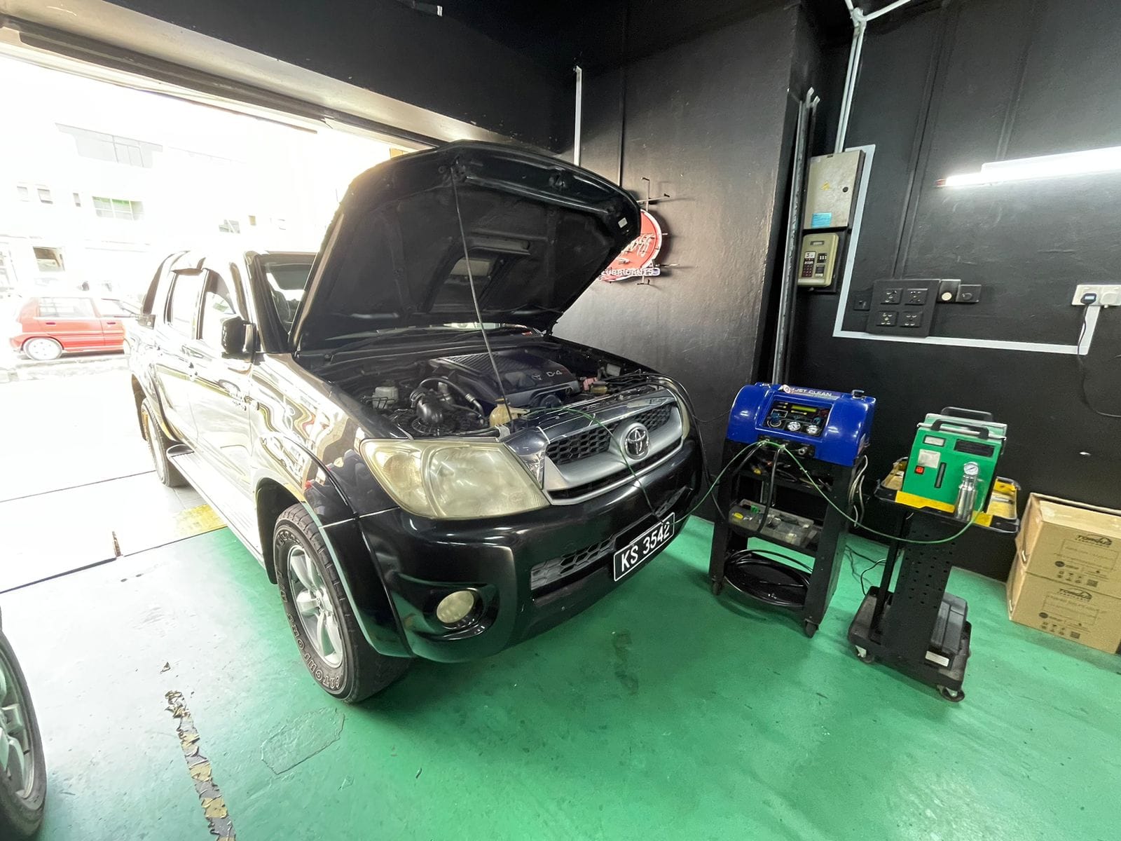 Toyota Hilux came in for LM Fuel System... - Revving R Garage | Facebook