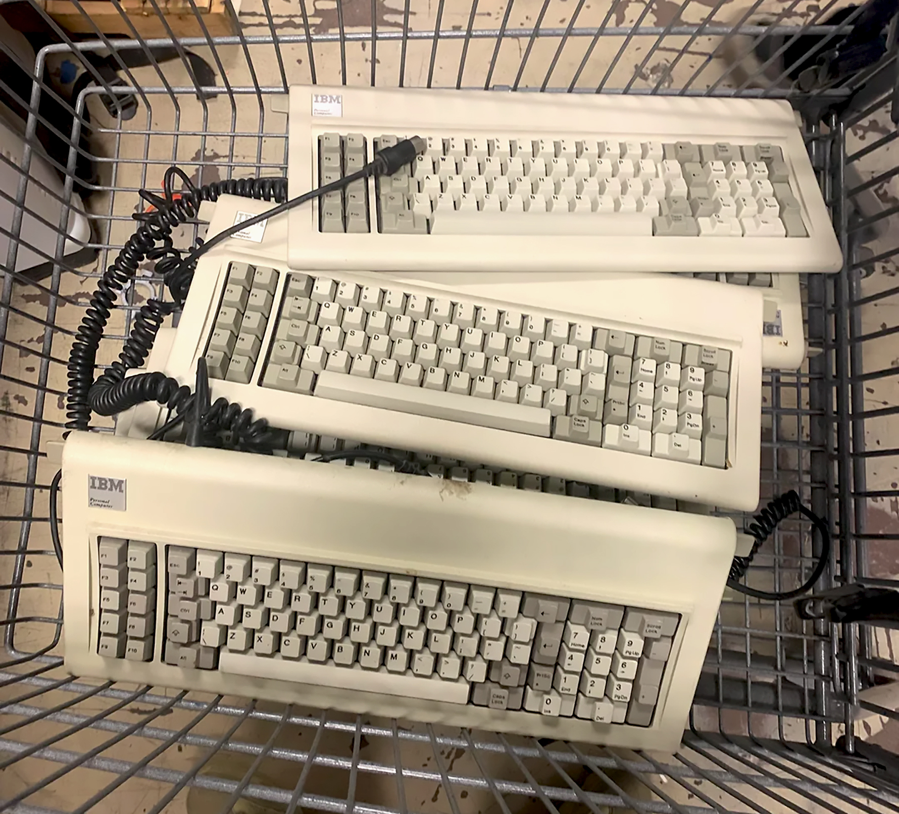 7 old keyboards most people ignore at... - Thrifting Treasure | Facebook