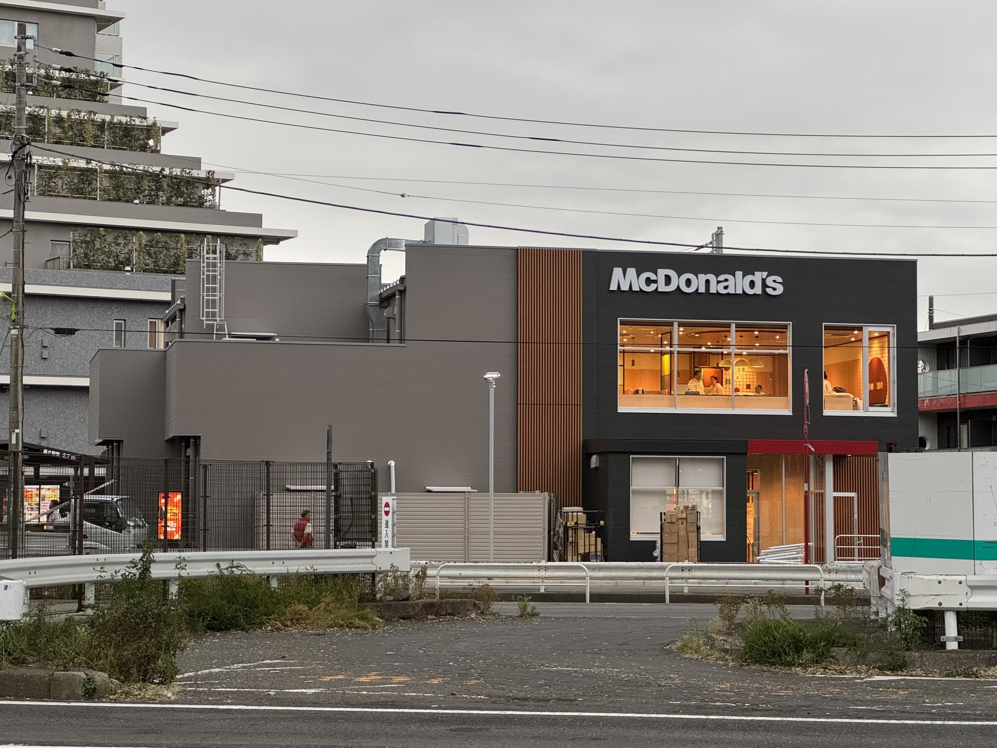 マクドナルド 用賀 インター 店