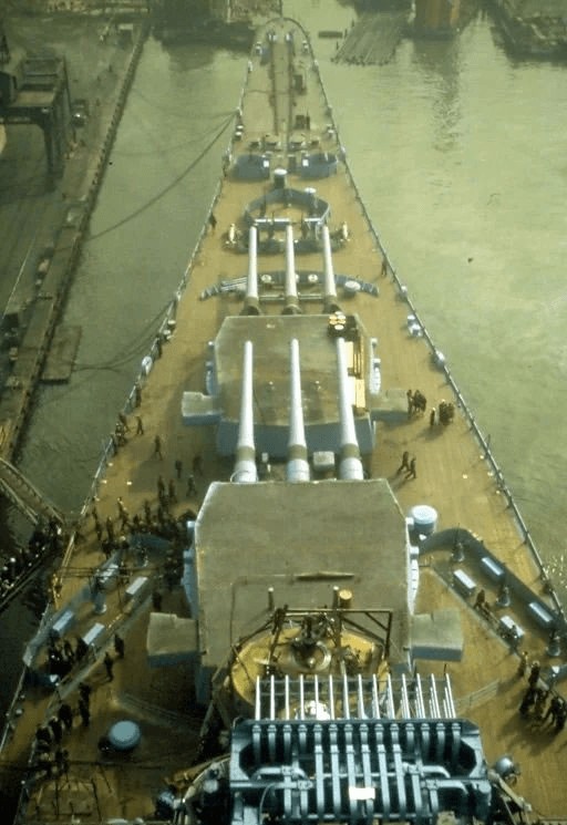 NavalHistoria - USS Iowa… that is a staggering amount of firepower ...