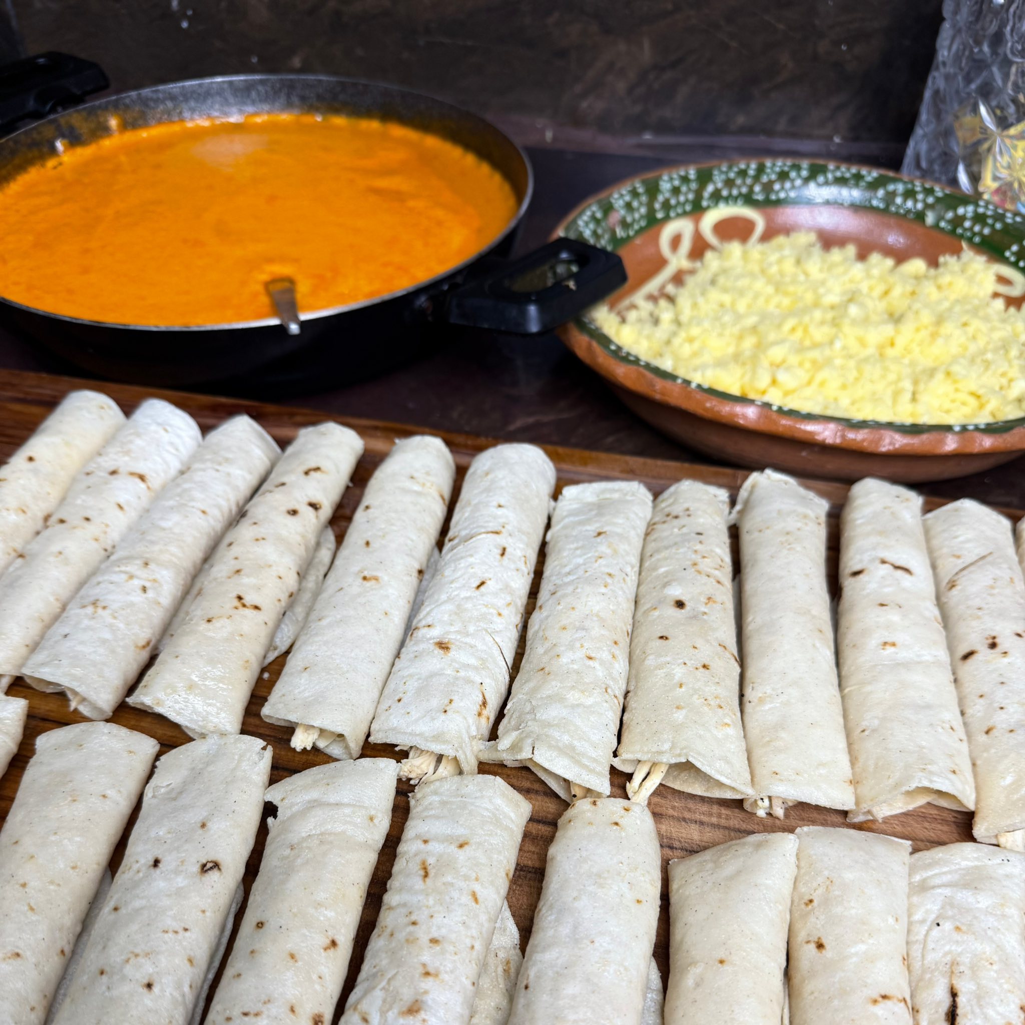 Chico Escalante - RECETA ENCHILADAS SUIZAS ROJAS EN SARTÉN... | Facebook