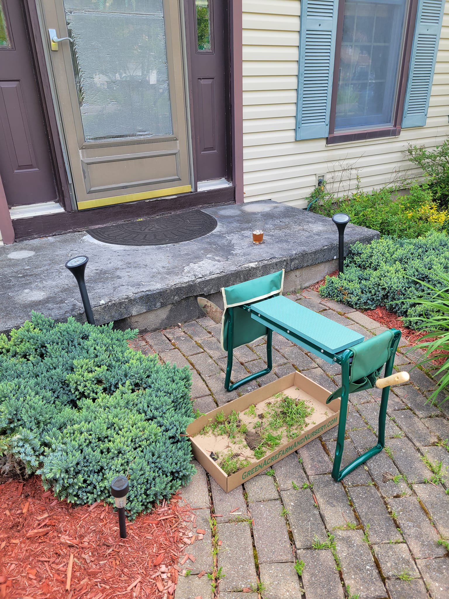 2-in-1 Garden Stool & Kneeler - Convertible Gardening Bench With Tool Storage