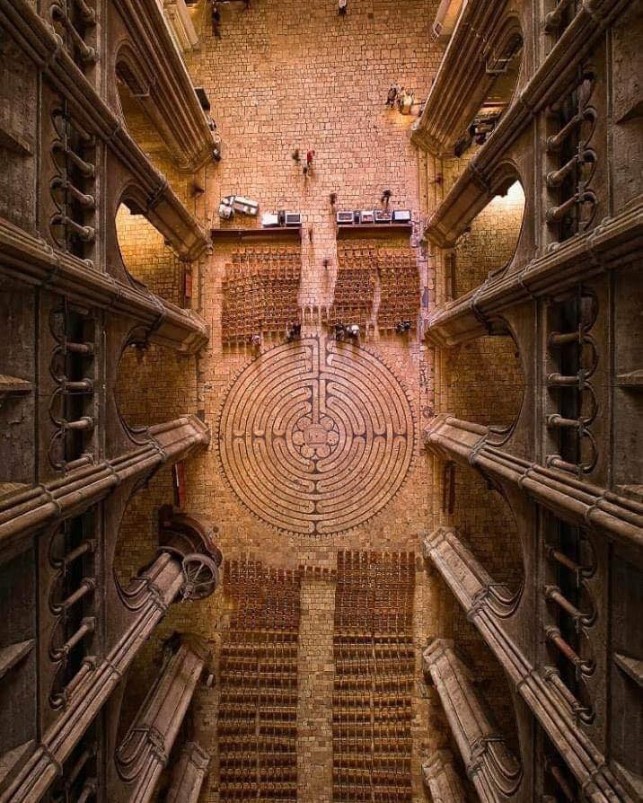 Disque 30 cm labyrinthe de Chartres à 2 faces, or/cuivre, cire d'abeille - émetteur passif d'ondes scalaires, rééquilibre et apaise - France