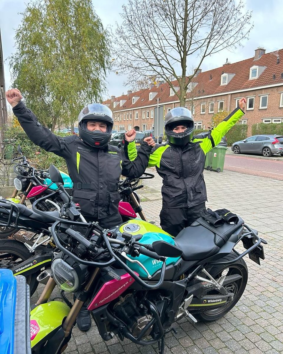 Omer en Sophie #eerstekeergeslaagd... - Rijschool Wildenberg | Facebook