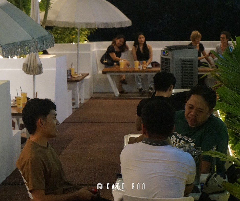 Cafe Roo - Premium... - Cafe Roo - Premium Rooftop Lounge