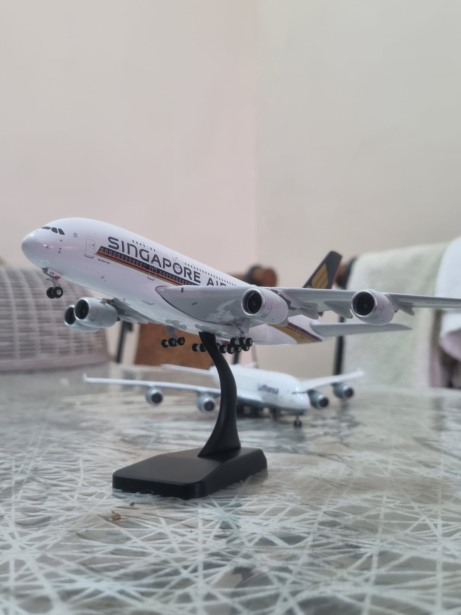 Airbus A380 1:400 Singapore Airlines model details