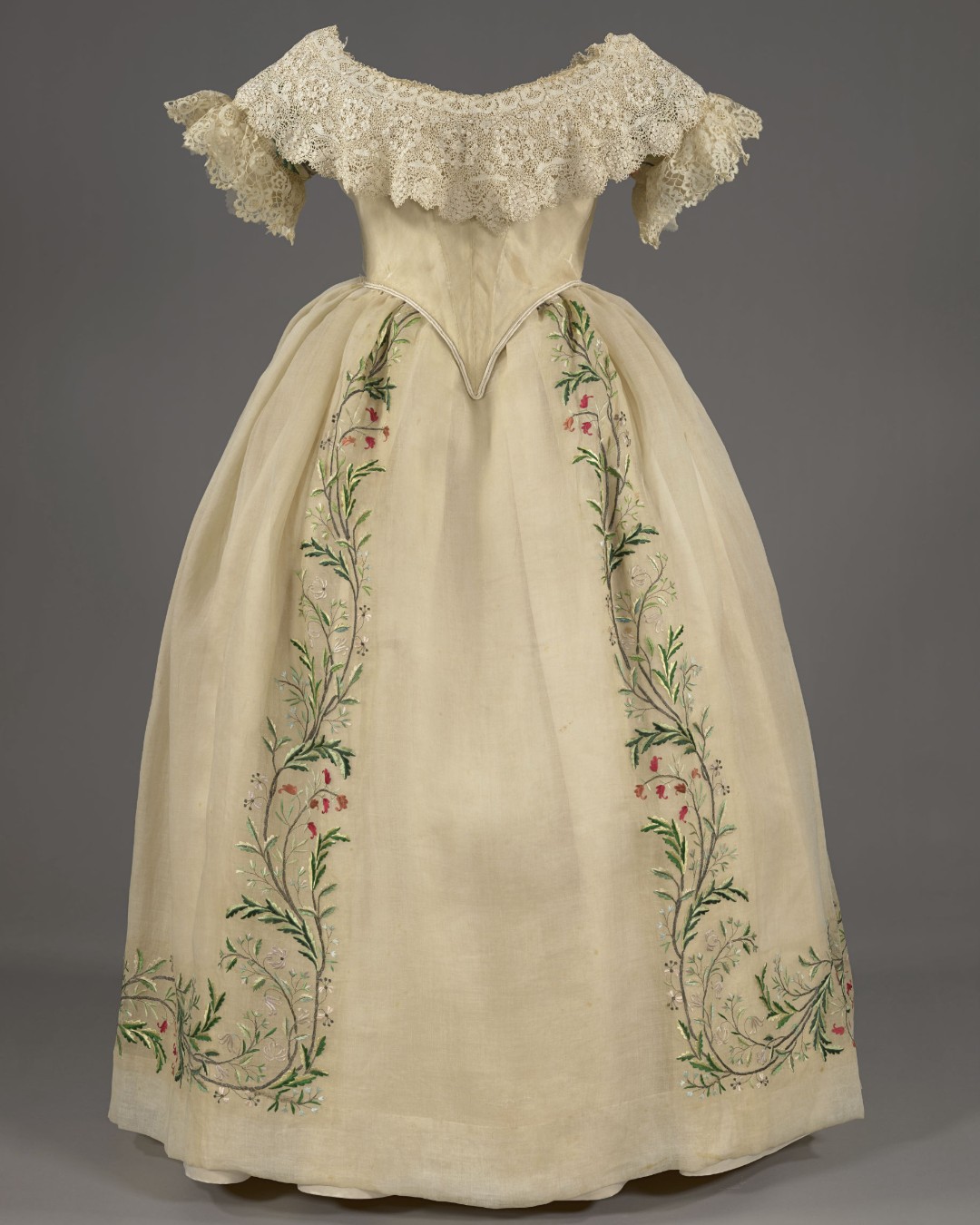 victoria dress Queen Victoria's historic silk satin with silver embroidery Neckline:COLLAR Belted waist White Crochet Overlay Mini Fancy Color:RASPBERRY GELATO