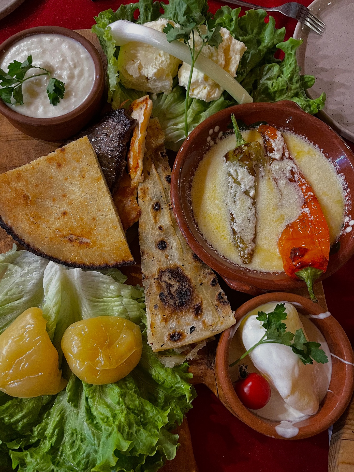 Guri i kuq Restaurant /... - Guri i kuq Restaurant / Rugove