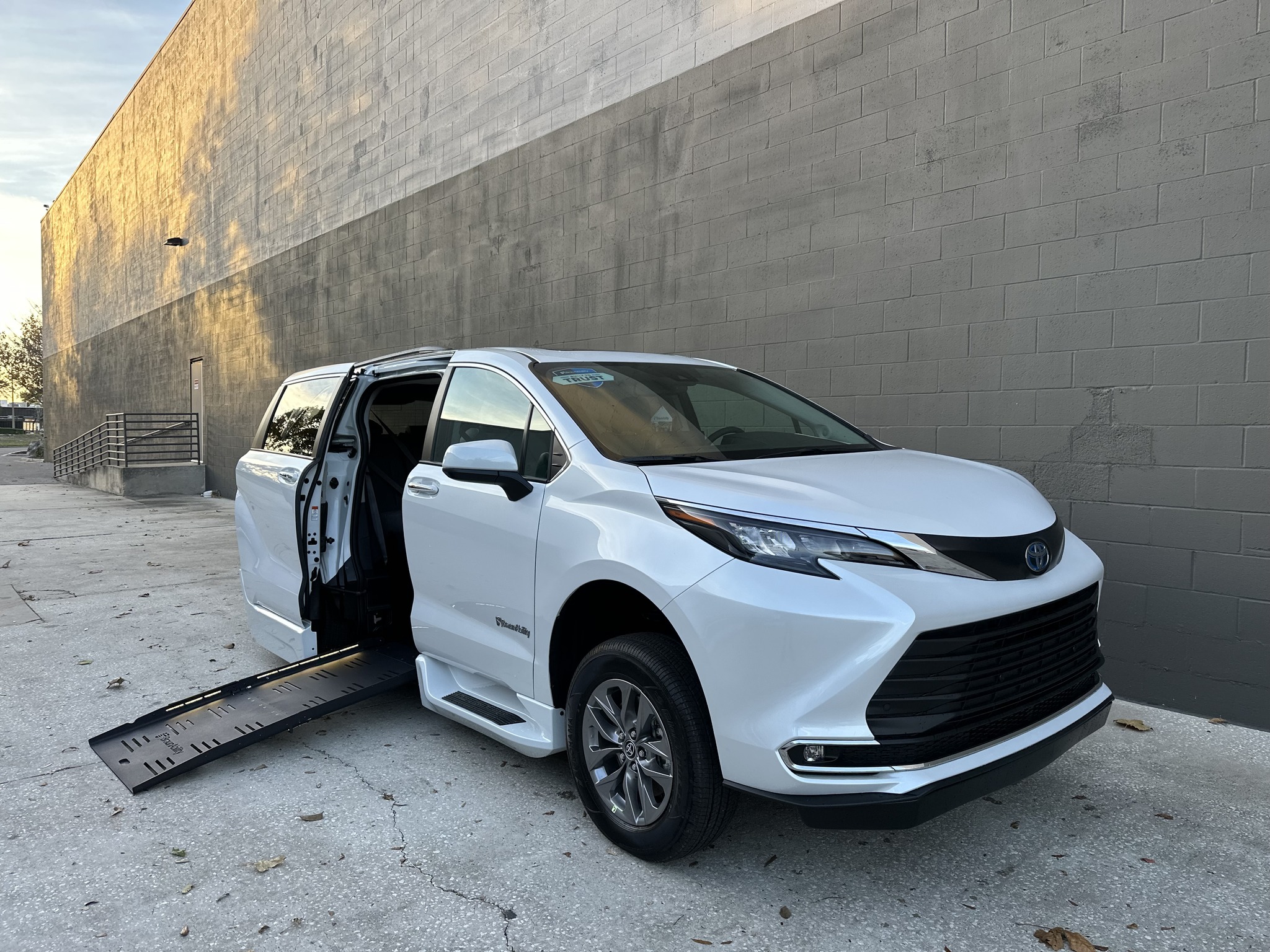 NEW ARRIVAL! This 2024 Toyota Sienna... - Mobility Express | Facebook