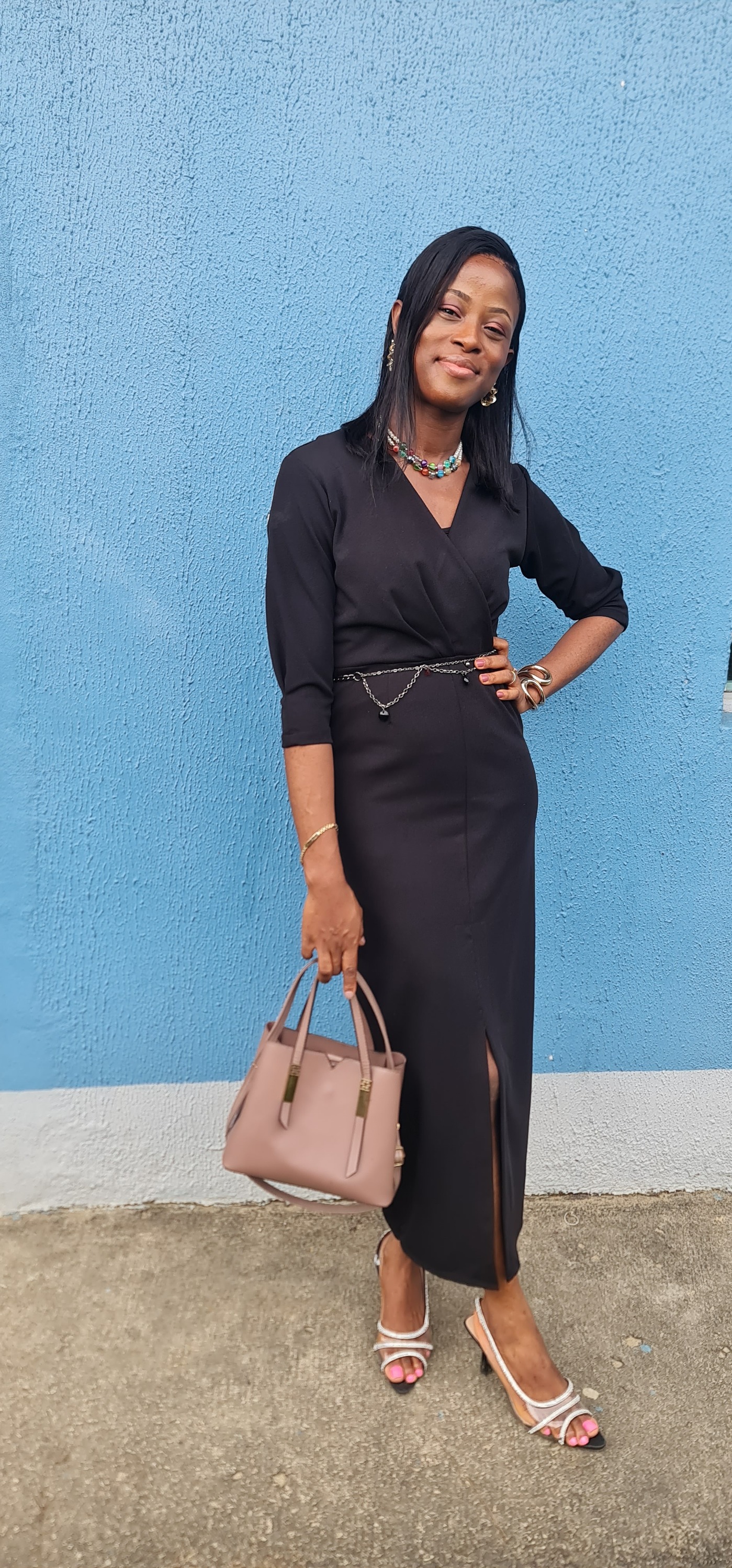 black dress green bag 🖤🖤 I don't own many dresses because I love color. But when the occasion requires I do what I must lol emerald green bag outfit