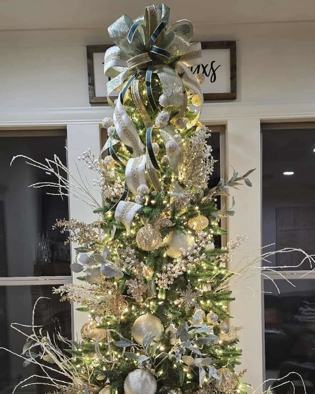 Aqua - This tree has us absolutely swooning! 🌲 We created this stunning ...