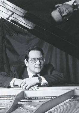 Nikolai Petrov plays : ▻ Prokofiev • Piano Sonata No.7 - video