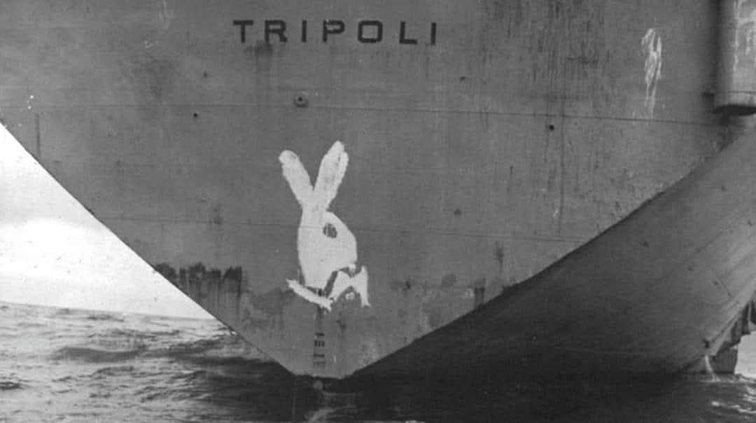 Navy - The assault ship USS Tripoli (LPH-10) sporting some unusual art ...