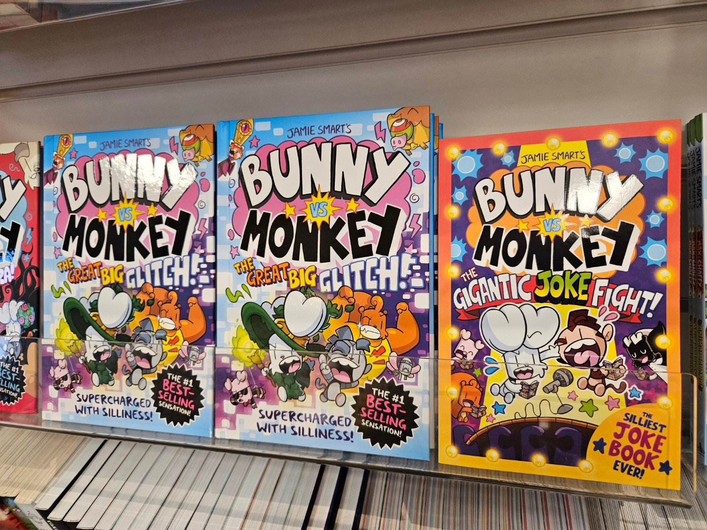Happy days!! 🥳 Two new Bunny Vs Monkey books out now! Two? I hear