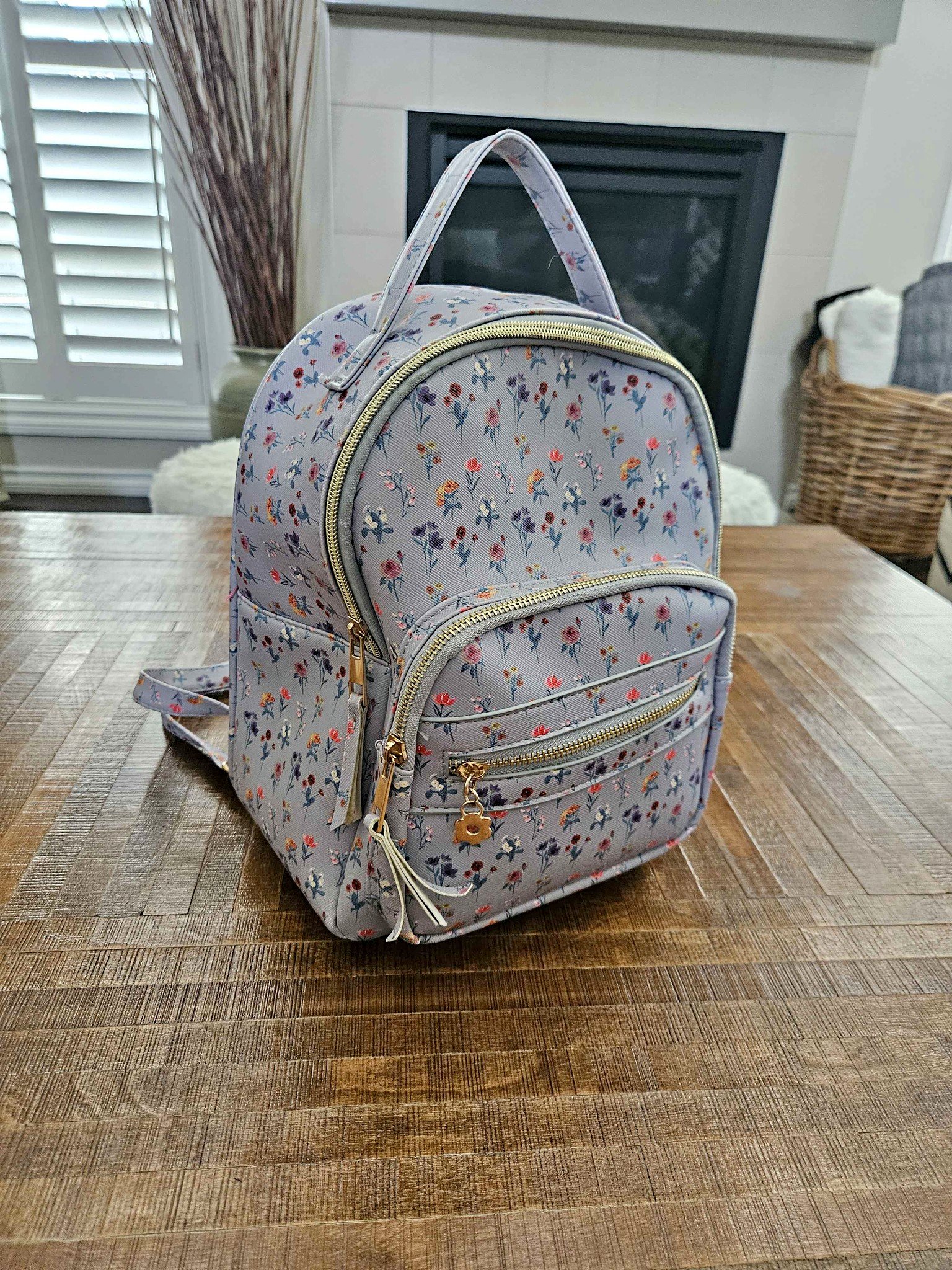 black tote bag for travel LeSportsac Carlin Zip Top Bag, pc-23031 Colours:BLACK SAPPHIRE Crafted from high Osprey - Hydraulics Bite