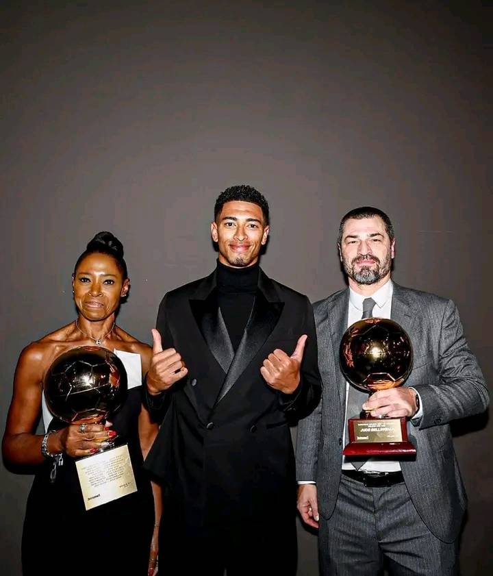 Jude Bellingham menerima trofi Golden... - Dunia Real Madrid