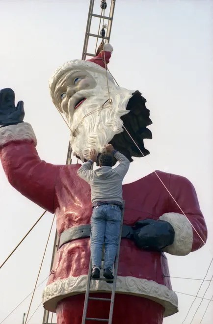 Giant Santa Claus at the Fountains of WAYNE NJ - Route 46 (1976)