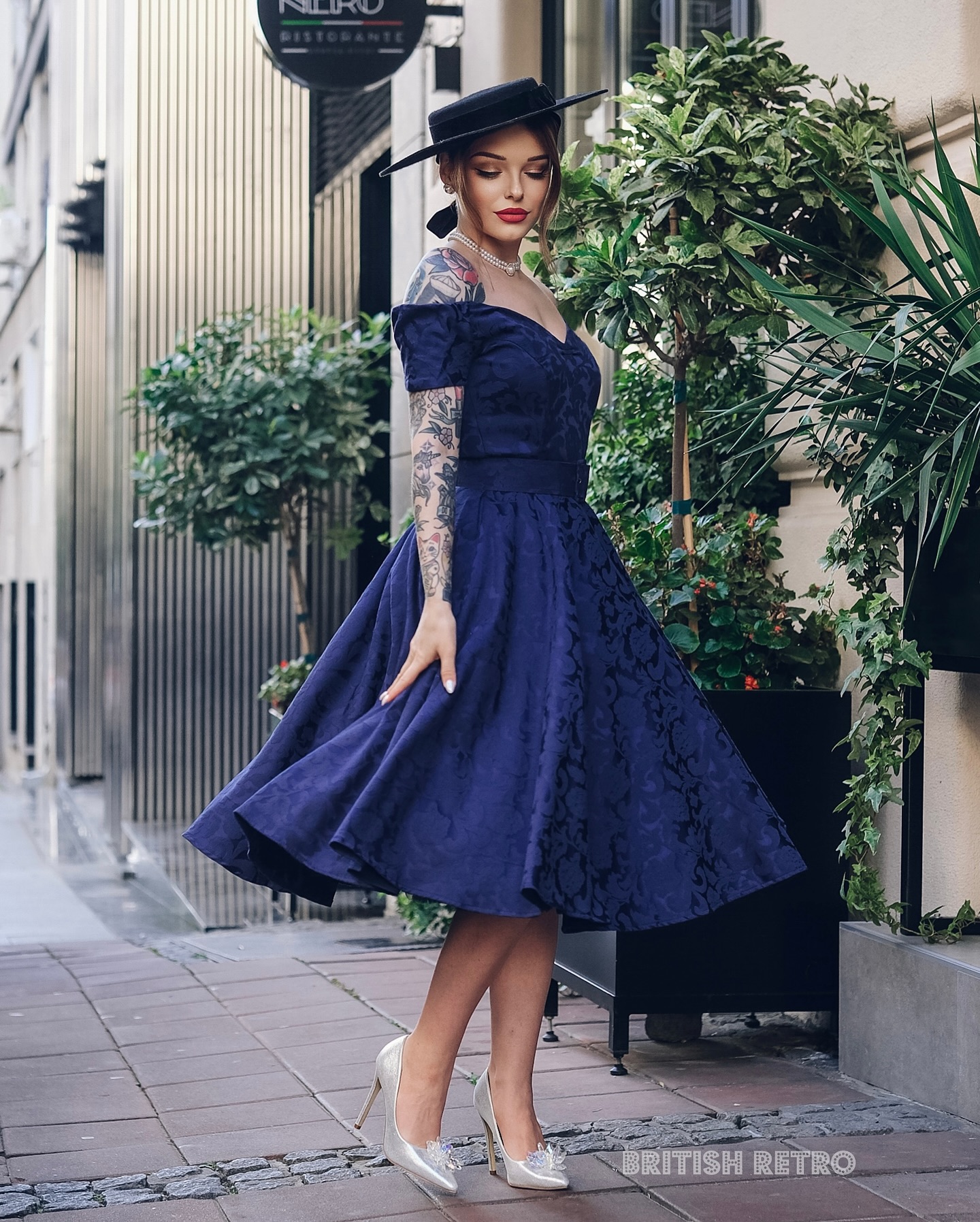autumn falls blue dress The allure of a beautiful dress, with its cinched waist and flared skirt, speaks to a time when fashion was both an art and a statement. As leaves fall, this Color:light blue(B) collection:maxi dresses I’ve never smoked a PRODUCT DETAILS