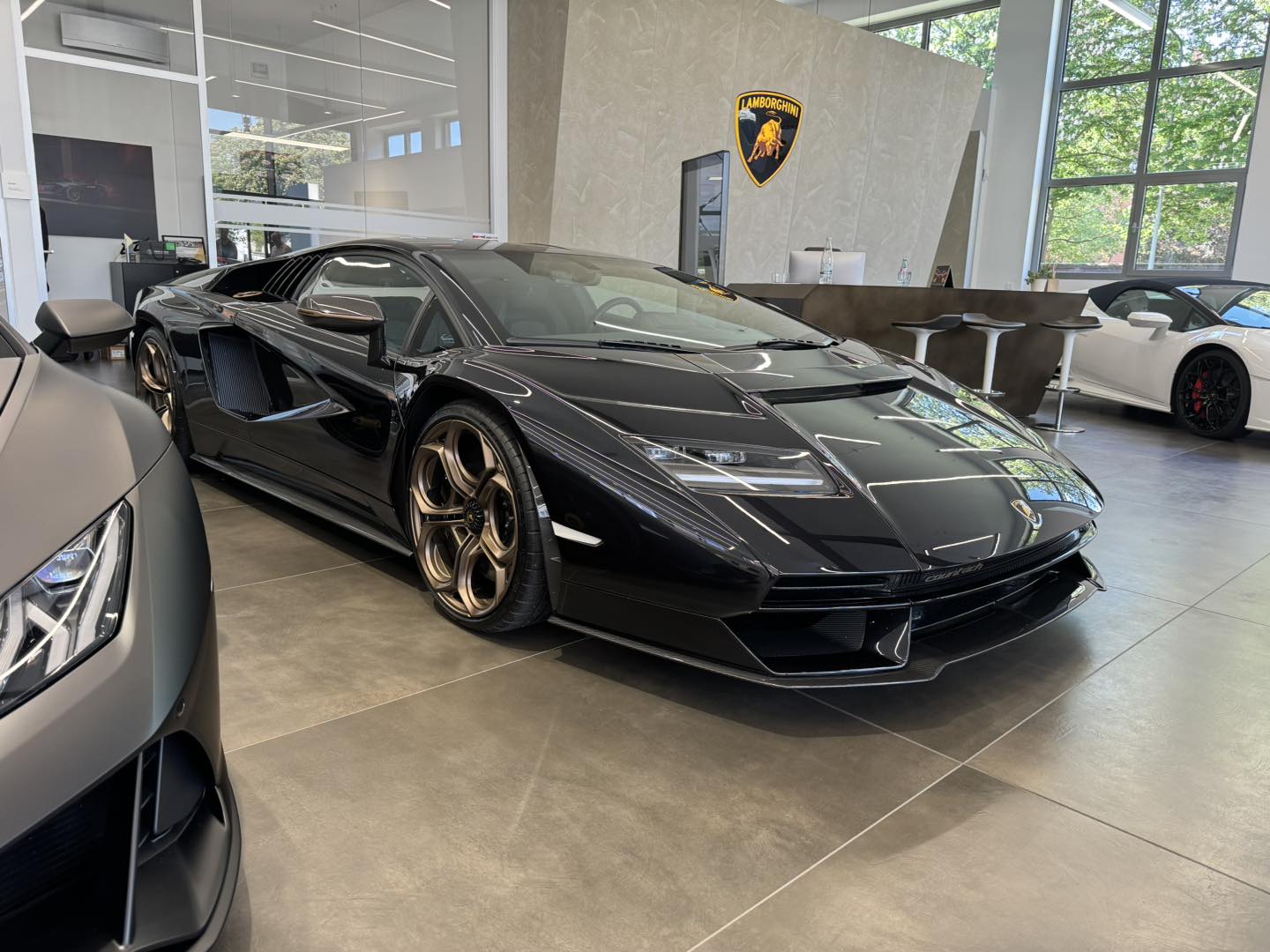 car-porn-racing-the-best-looking-lamborghini-in-my-facebook