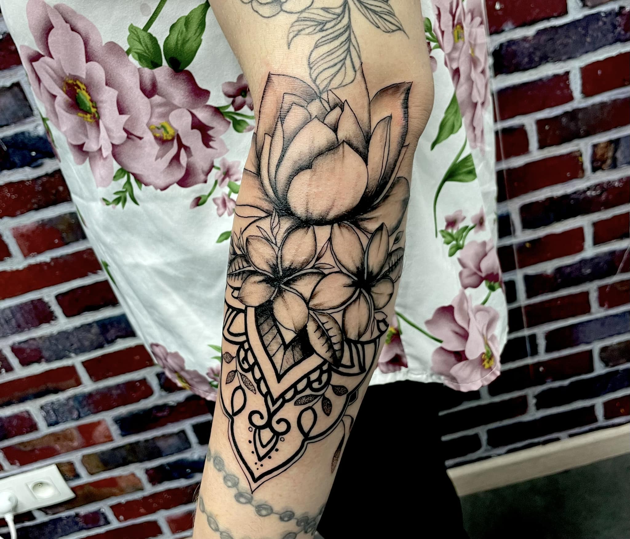 Tatouage Fleur De Tiare Femme