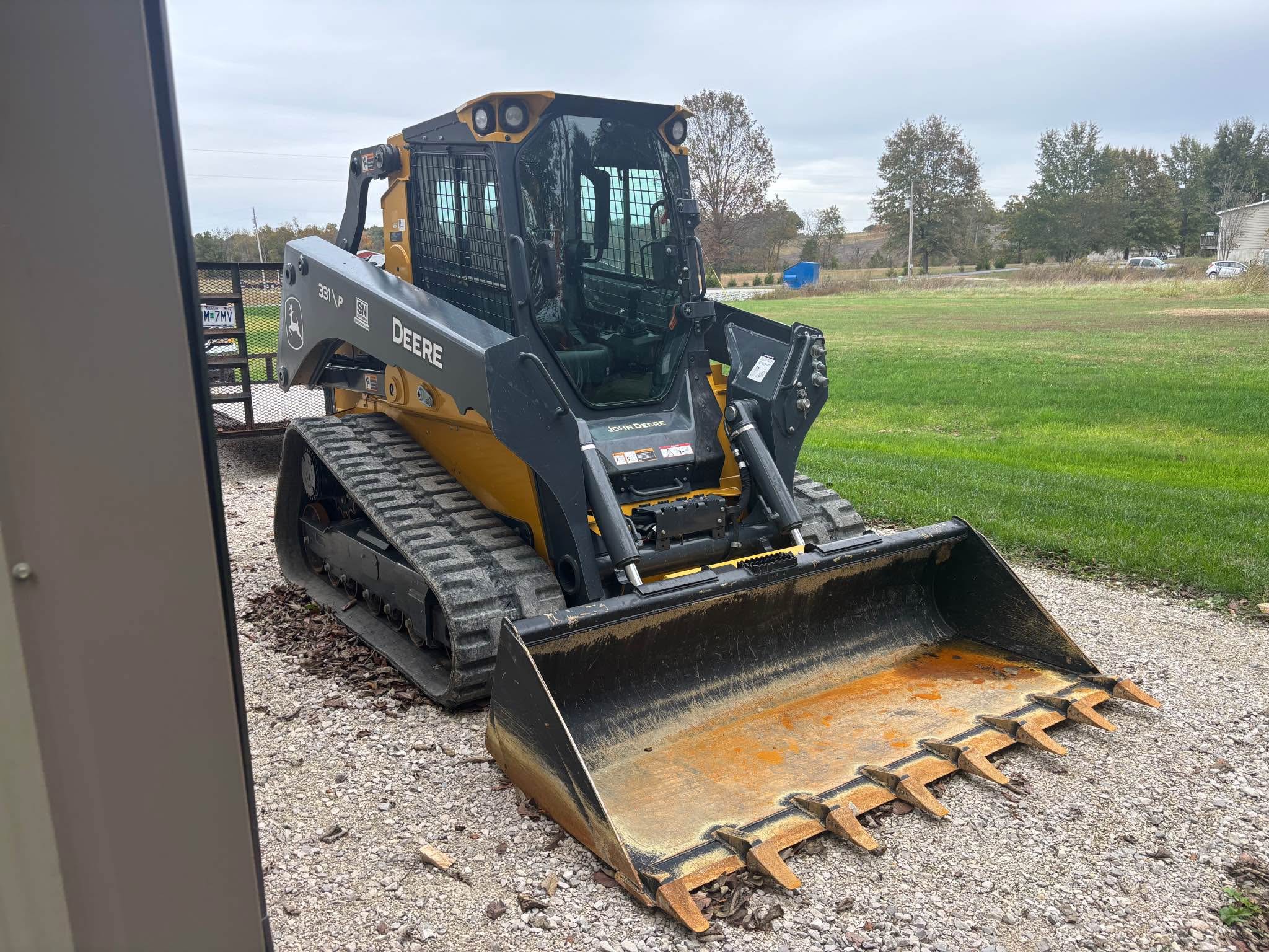 2024 John Deere 331P HF SALE PENDING - Snow Blowers - Sainte Genevieve ...