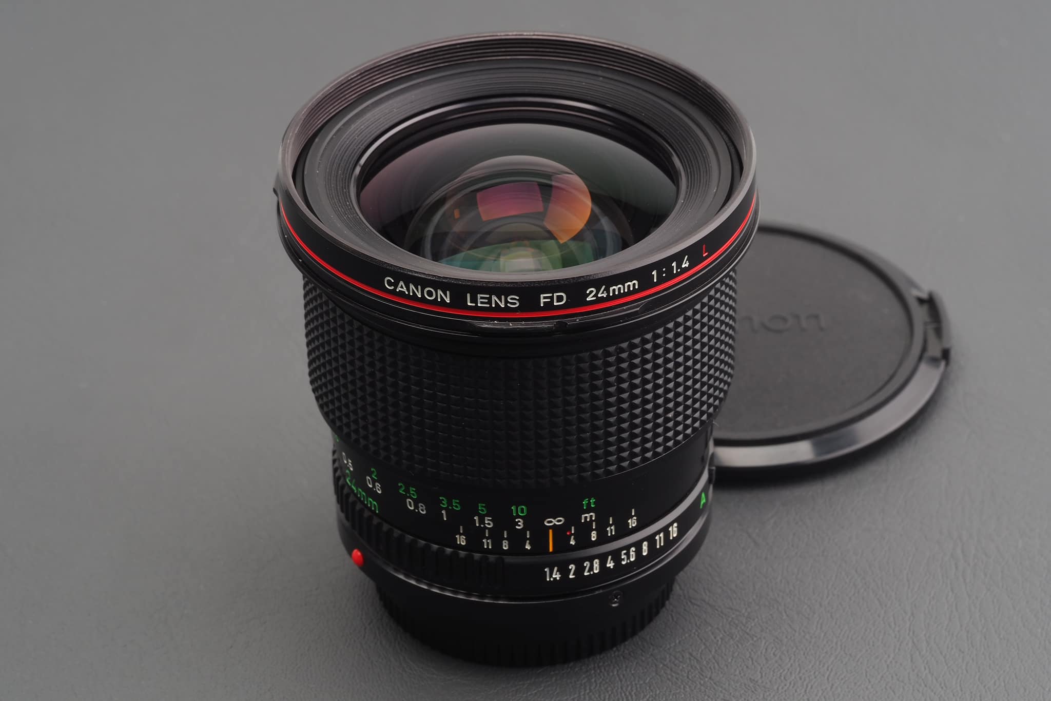 Another very nice lens before Christmas: Canon FD 1.4/24mm L This 