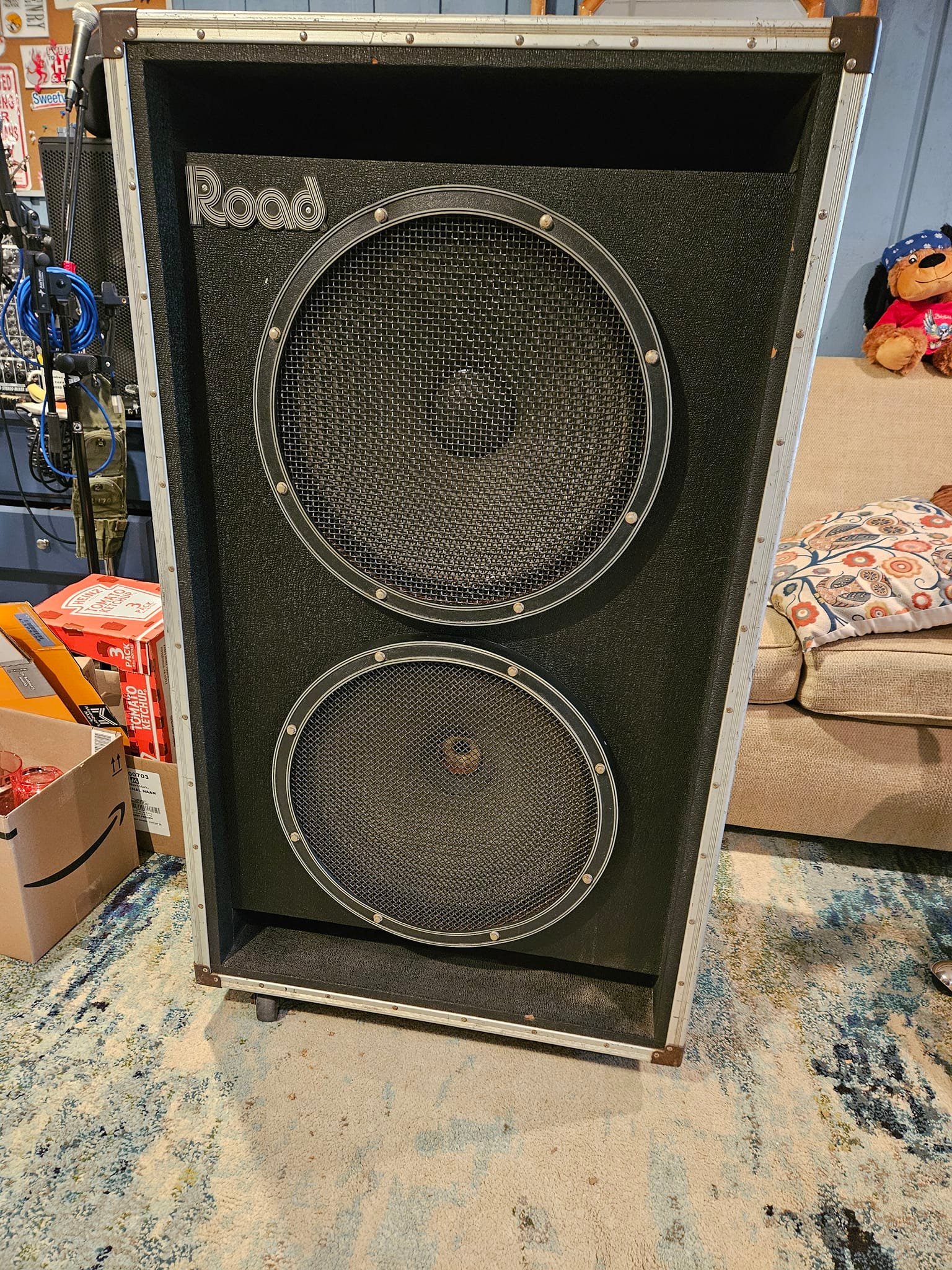 What is this bass cabinet with 18