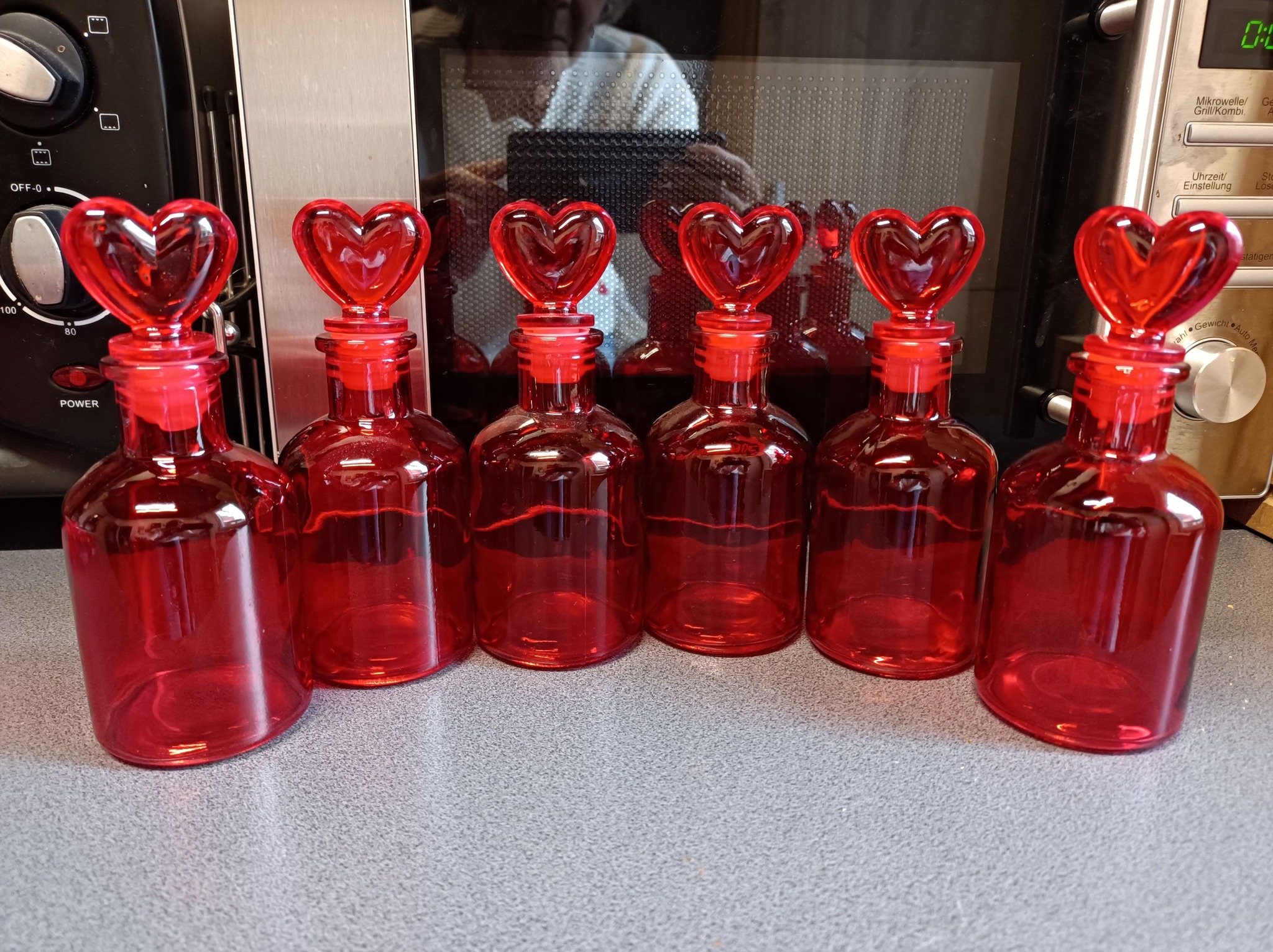 Kleiner Tipp am Rande: diese schönen Flaschen habe ich heute bei Tedi gekauft und werde sie zu Weihnachten mit Affenlikör gefüllt verschenken 💗 Es gibt sie auch in glasklar