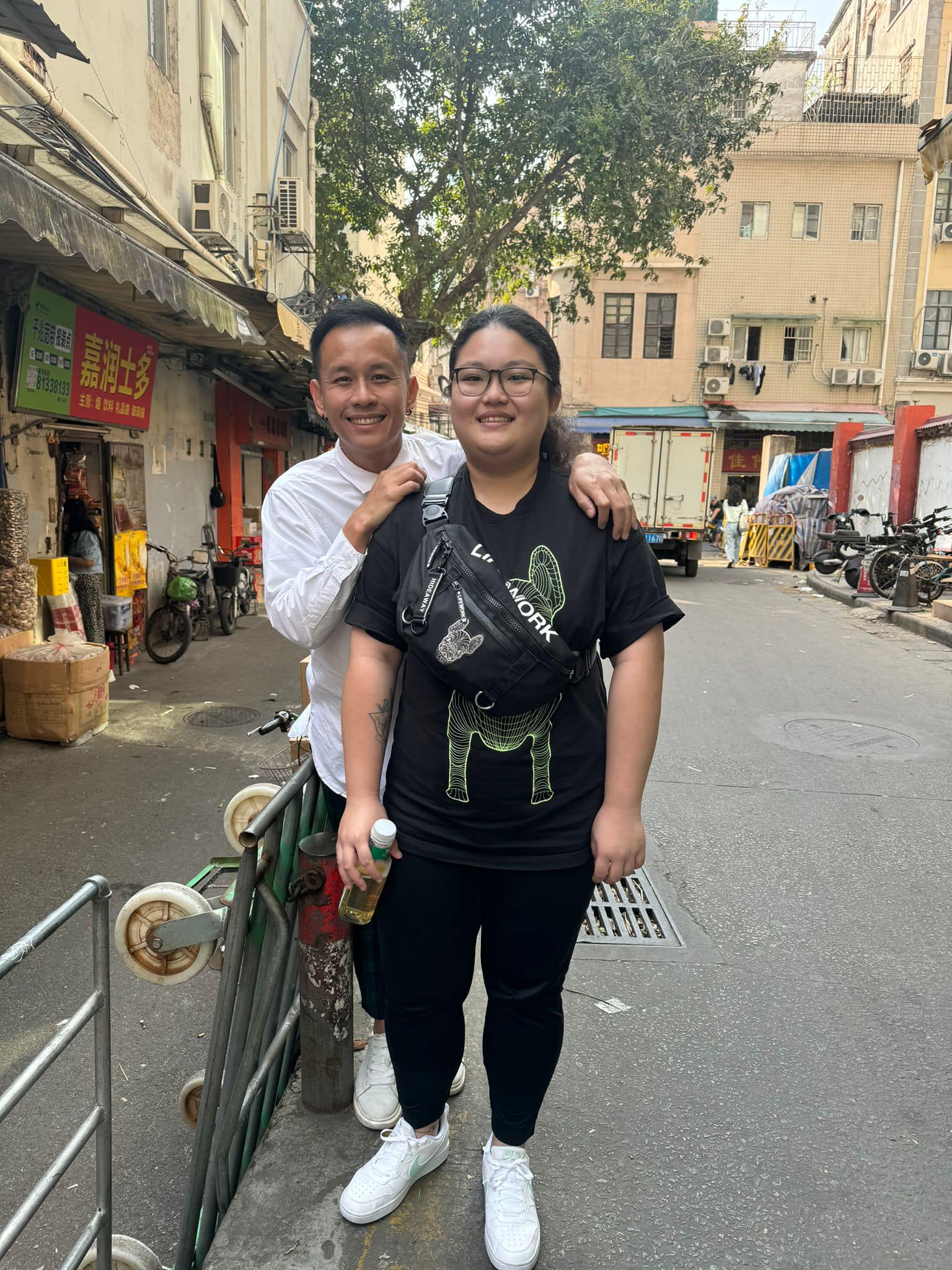 你们一直问为什么陈总一直没有跟我出国直播，今天晚上6.30pm就让陈总带你... - 承泽 杂货店 CZ provision