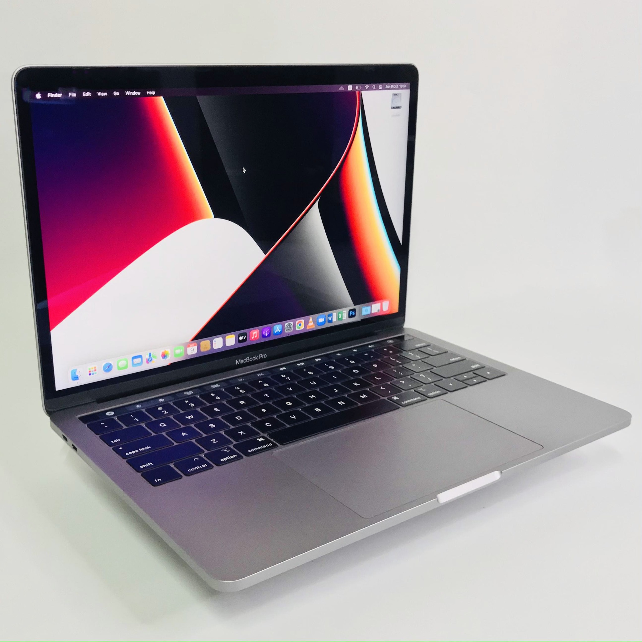 ✨ Upgrade your tech life with a genuine Apple MacBook! 1️⃣ 