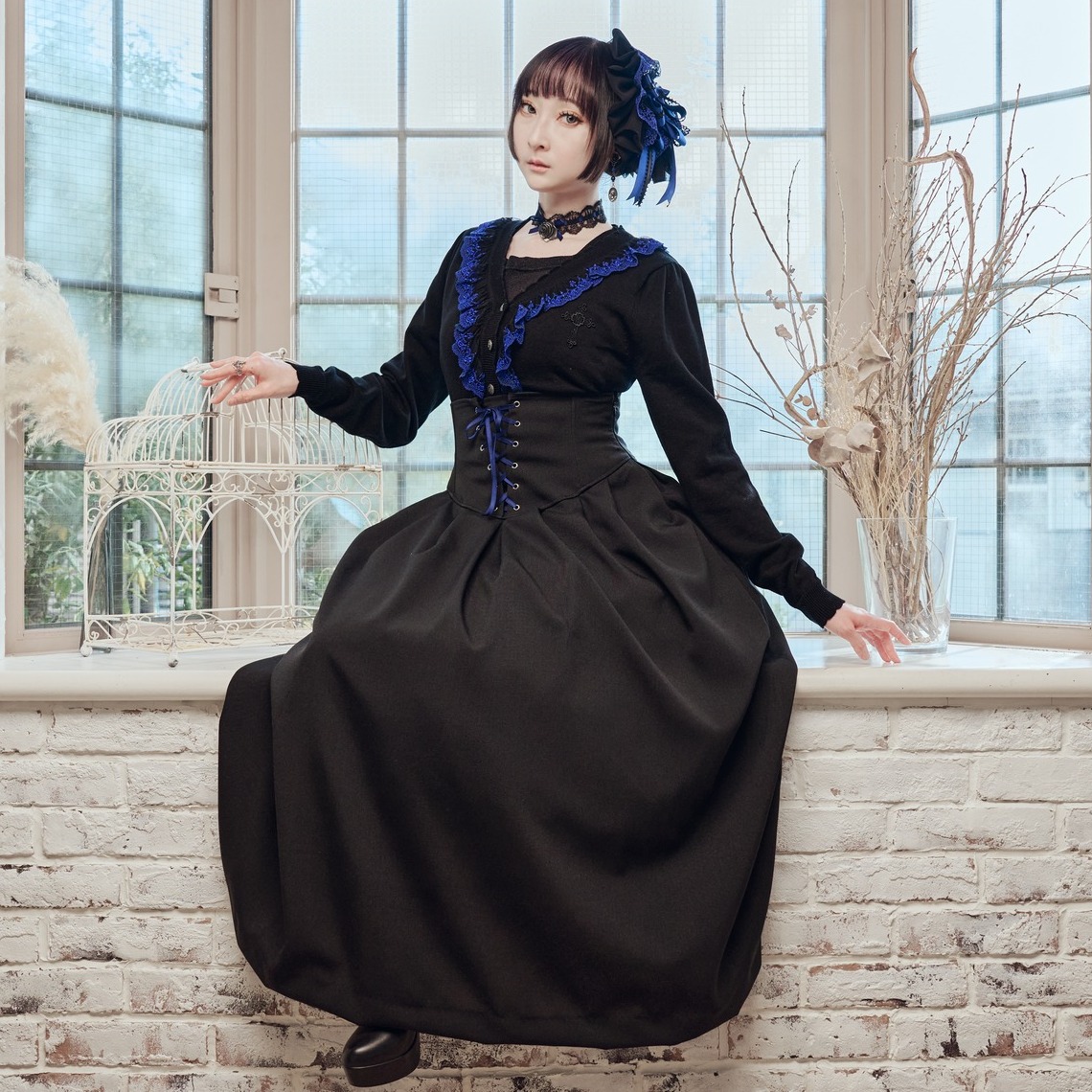 Moi-meme-Moitie クロスモチーフレースカーディガン 黒×青 🥀Cross Patch Lace Cardigan 18,480 JPY 🥀Corset Tuck Long Skirt