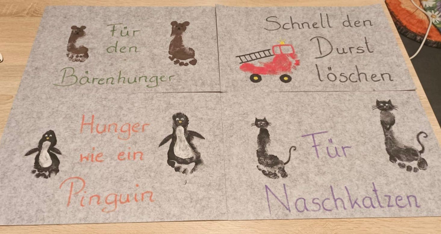 Das haben wir zuletzt für Oma und Opa gemacht. Tischsets aus Filz (gibt's um 1€ beim Tedi) mit Fußabdrücken und Spruch
