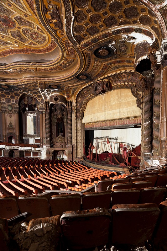 Loew's Kings Theatre (derelict movie palace before restoration) photo 2